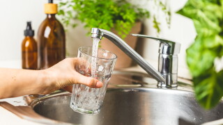 clean tap water