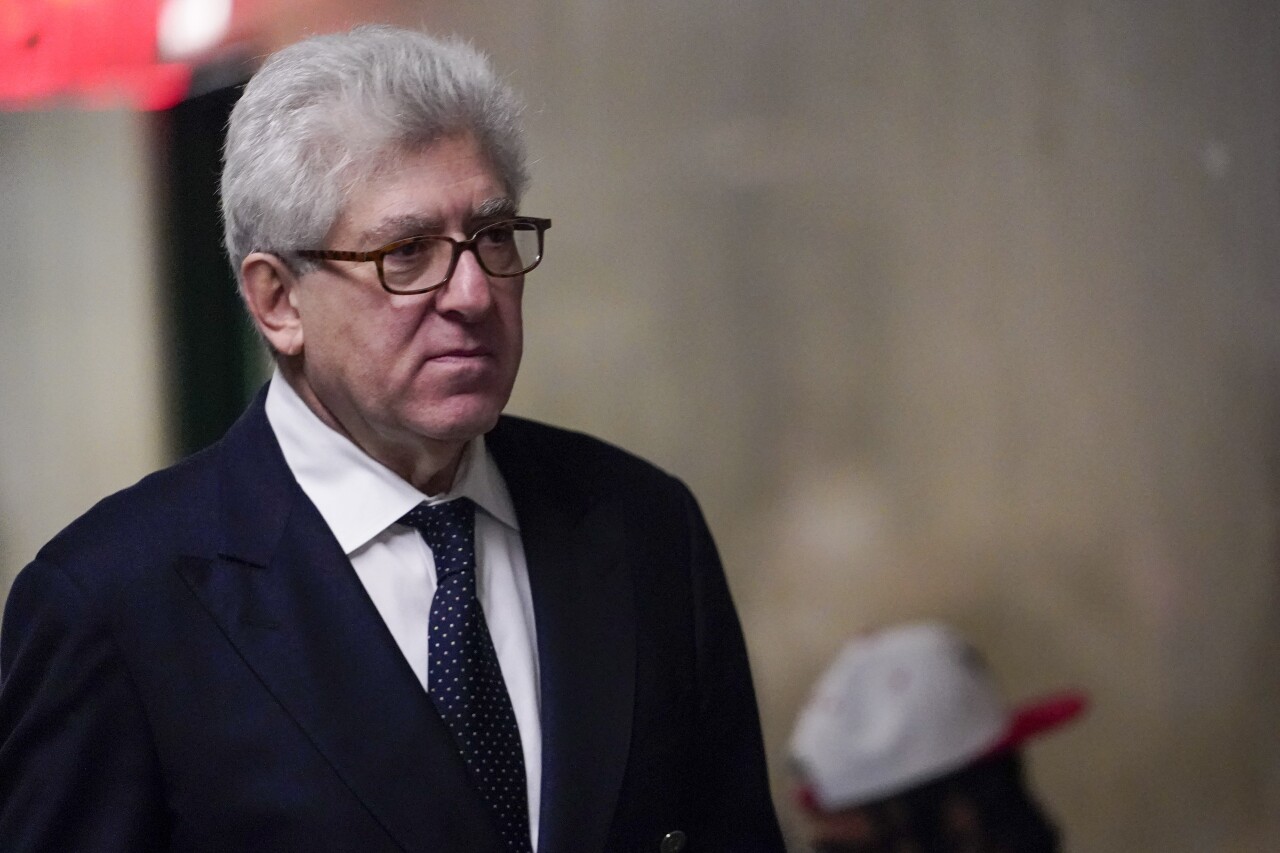 Rare-book dealer Glenn Horowitz enters court for 'Hotel California' trial, Feb. 21, 2024