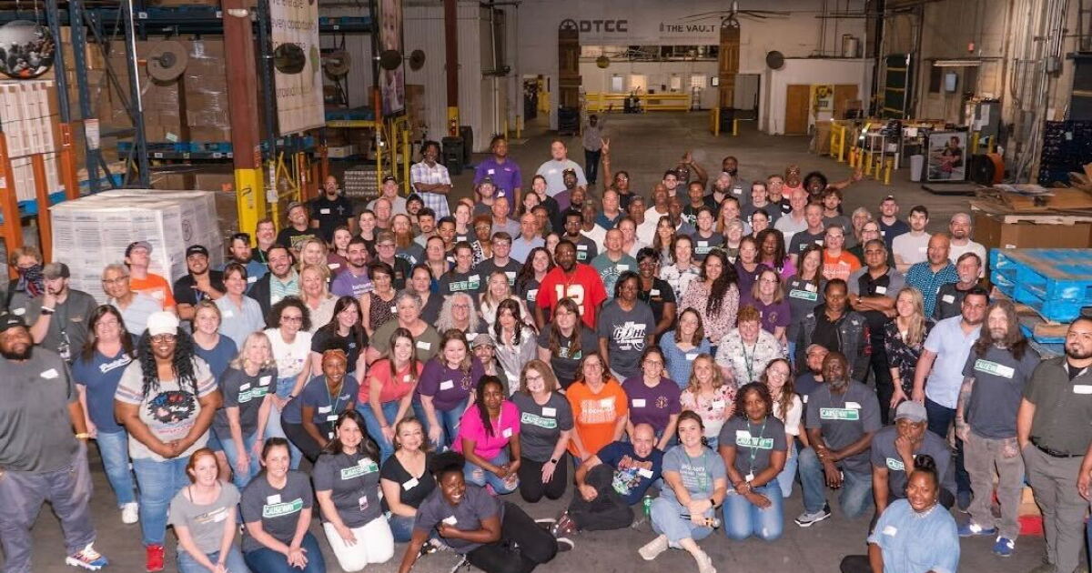 Feeding Tampa Bay offers volunteers the chance to connect, give back - Vimarsana News