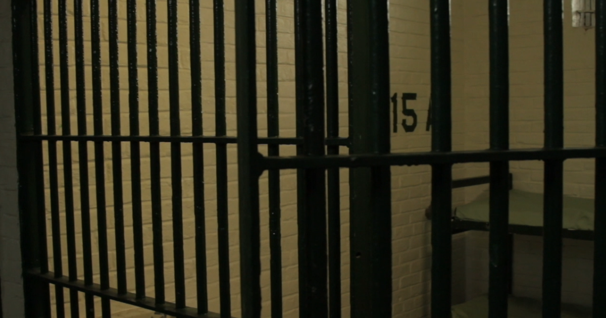 Two inmates break out of Henry County jail through the ceiling - Vimarsana News
