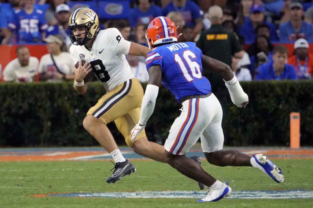 Vanderbilt Commodores QB Ken Seals scrambles from pocket as he is pressured by Florida Gators safety R.J. Moten, Oct. 7, 2023