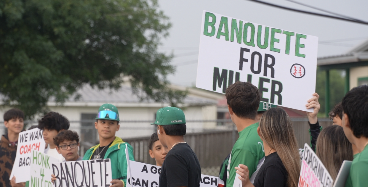 Entrenador de béisbol en Banquete bajo investigación