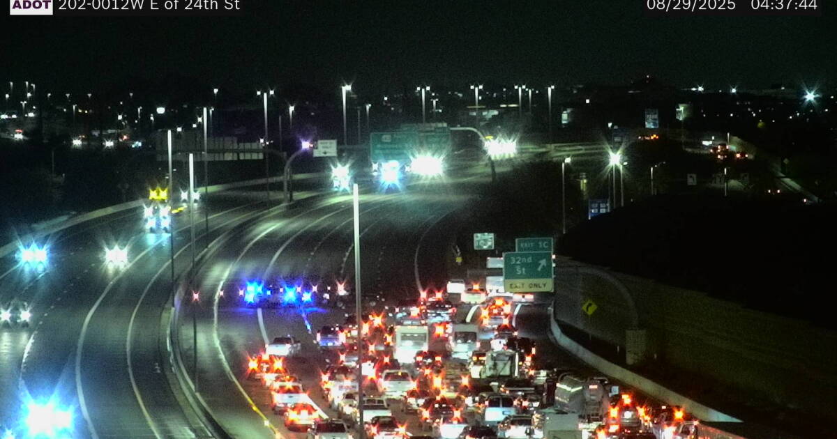 Crash blocks lanes on Loop 202 in Phoenix Friday morning