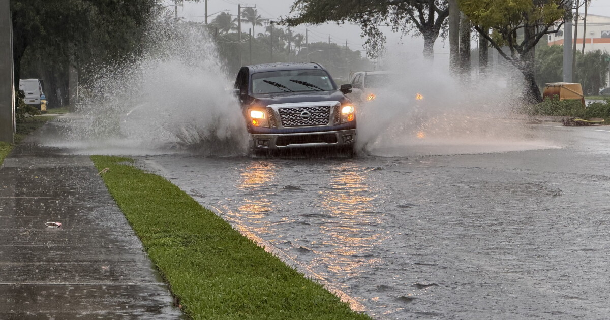 Heavy rain floods roads as storms move across Palm Beach County