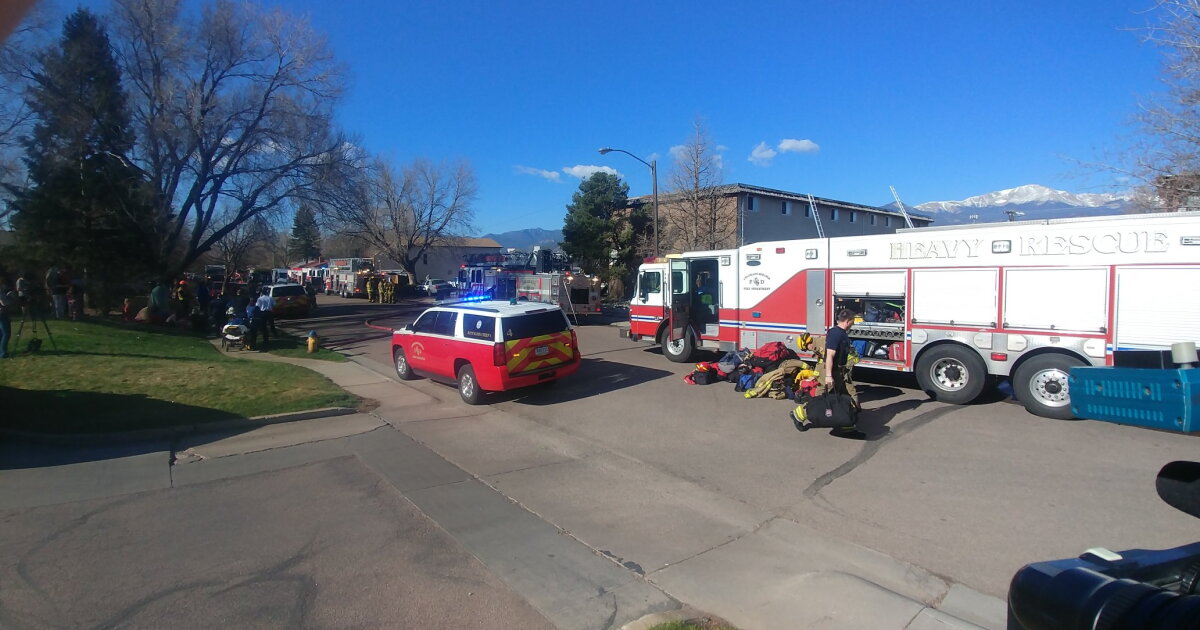Red Cross assisting displaced residents after apartment fire