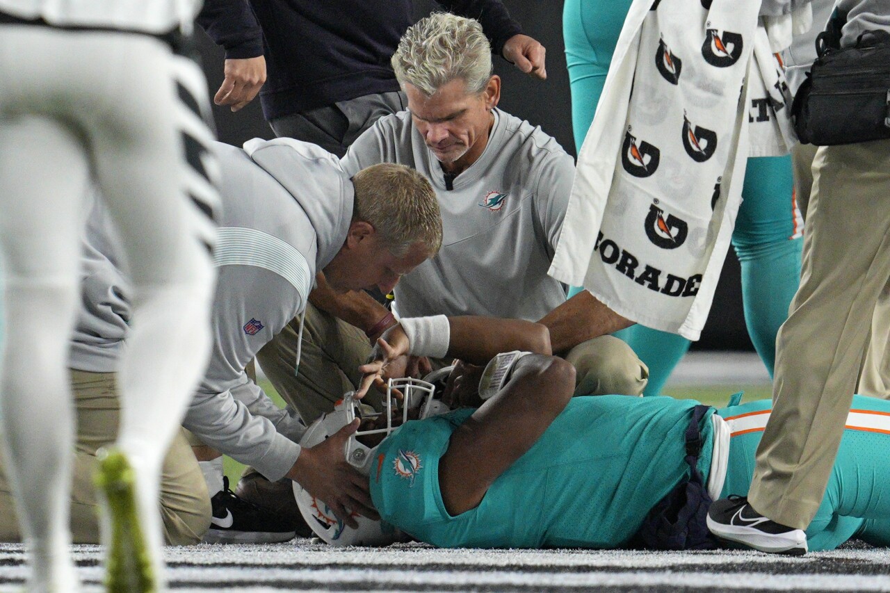 Miami Dolphins QB Tua Tagovailoa evaluated by medical staff at Cincinnati Bengals, Sept. 29, 2022
