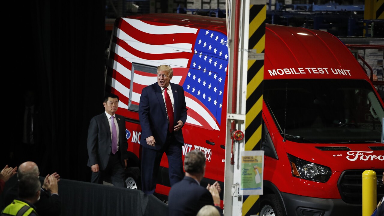 Photo shows President Trump wearing mask while touring Ford plant in Ypsilanti Photo shows President Trump wearing mask while touring Ford plant in Ypsilanti