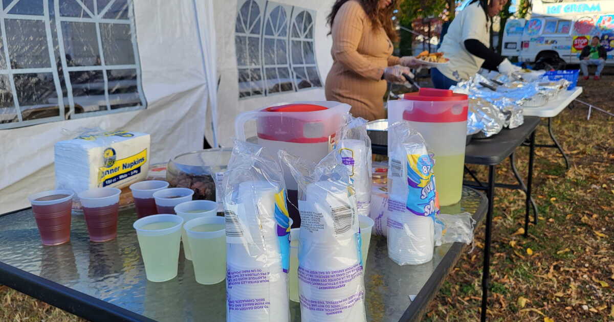 Portsmouth Thanksgiving event offers food, addresses gun violence - Vimarsana News