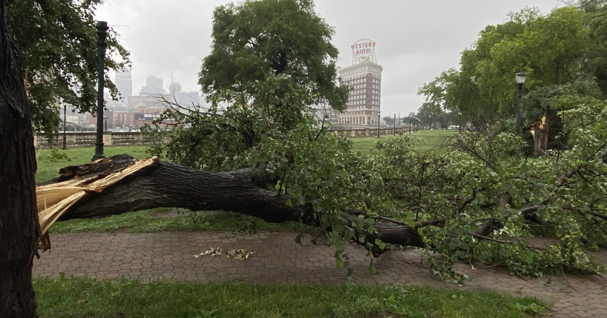 Severe storms roll through Kansas City, leaving thousands without power