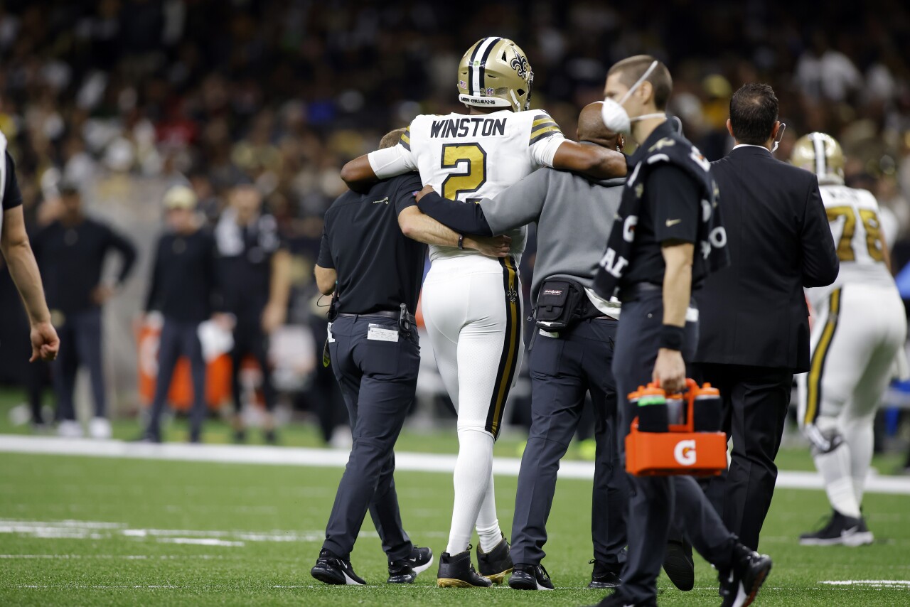 New Orleans Saints QB Jameis Winston helped off field in 2021