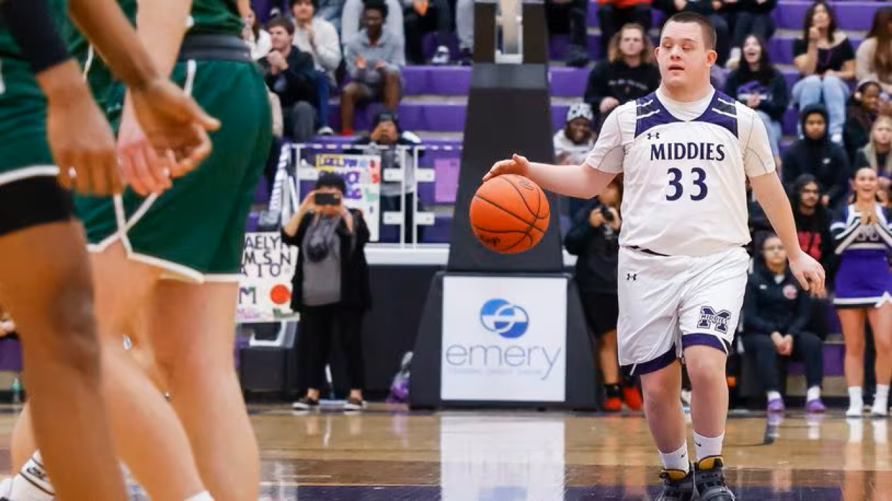 Watch Middletown senior with Down syndrome scores first basket on