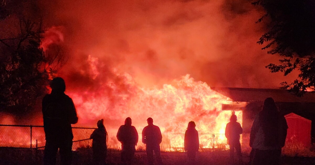 Flames destroy abandoned HeadStart building in Crow Agency - Vimarsana News