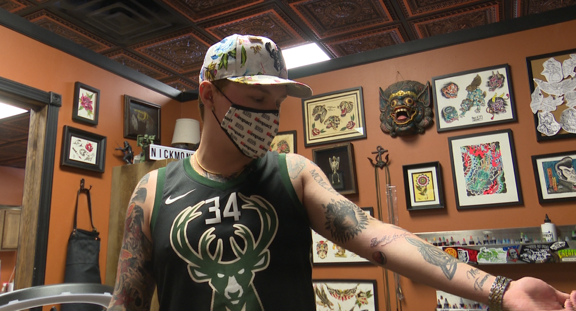De Pere man gets 'Bucks in Six' tattoo to celebrate the NBA Championship