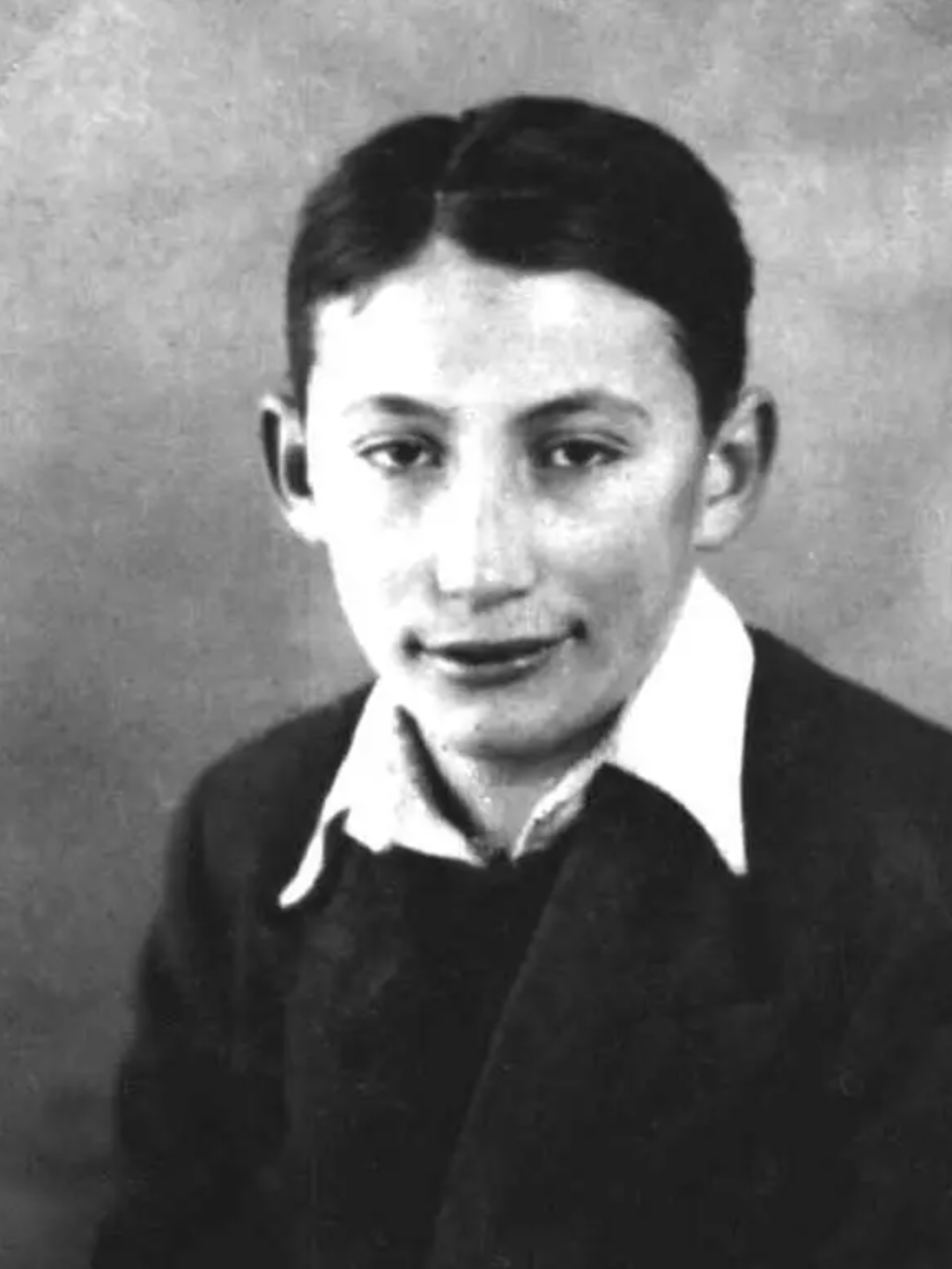 Holocaust survivor Sidney Finkel age 16