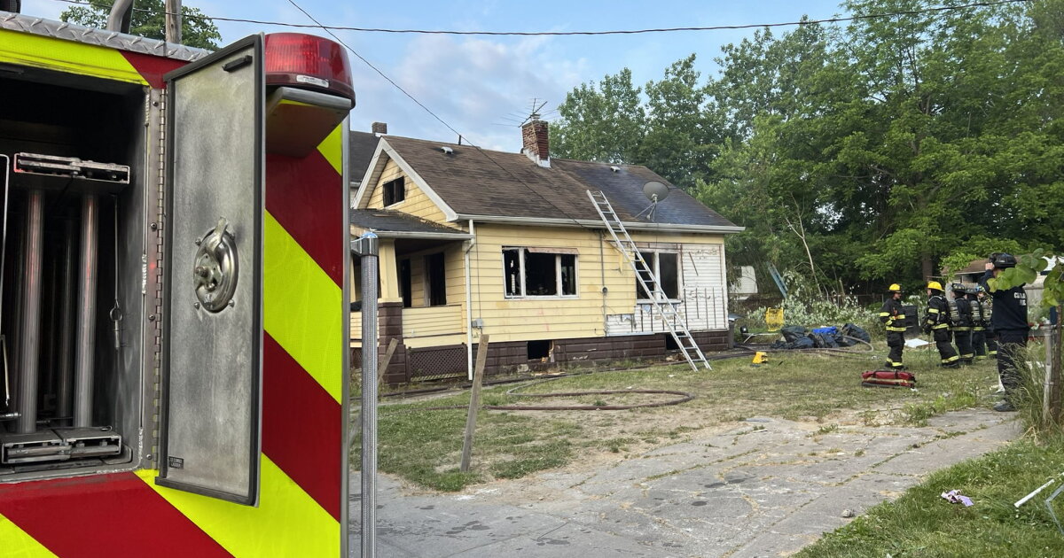 Cleveland firefighter injured while fighting fire at vacant home