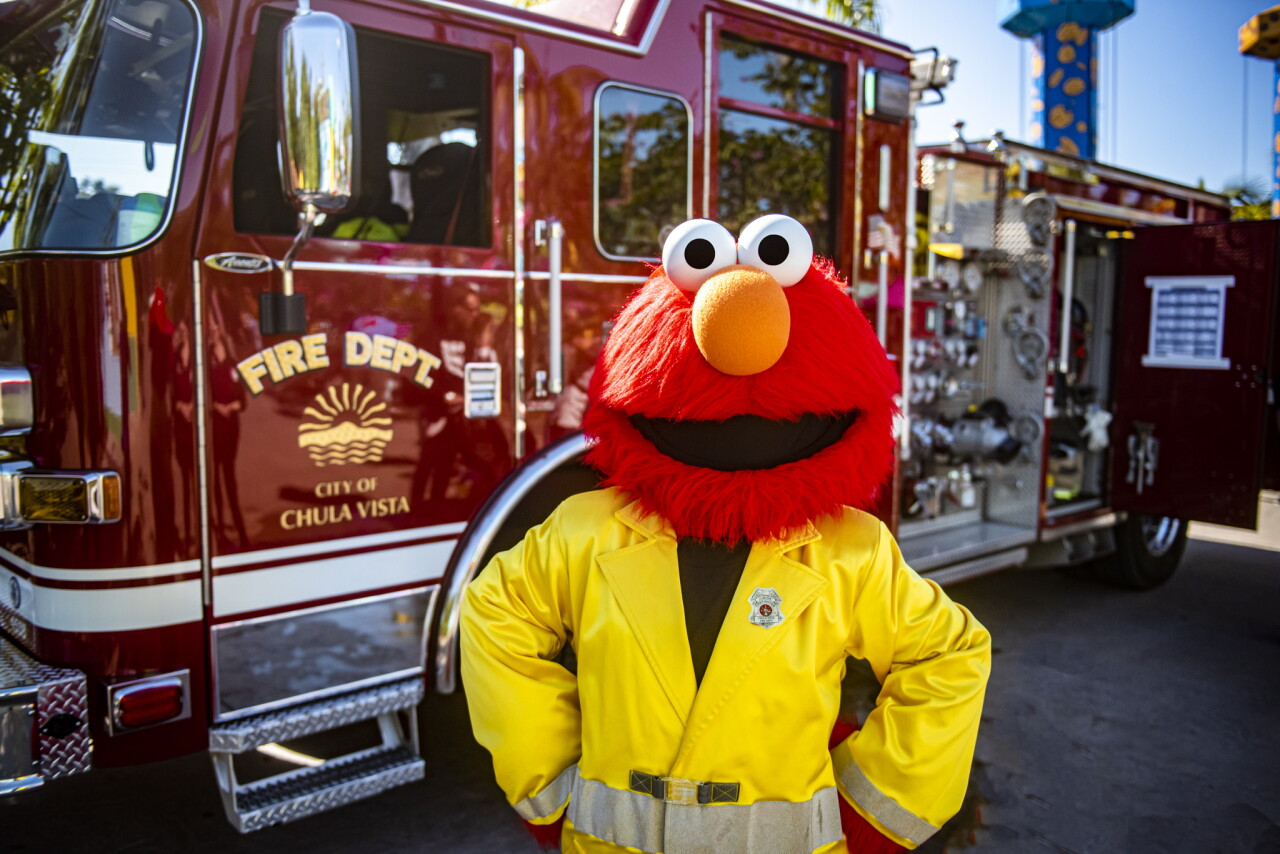 23_SPC_Elmo_FireTruck_Solo.jpg