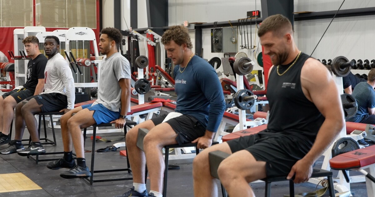 Former Wisconsin Badgers reunite at Waukesha gym ahead of NFL training camp