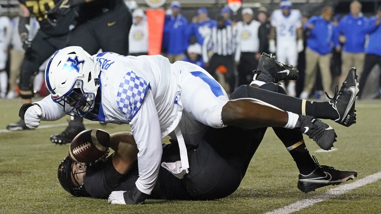 Kentucky uses big first half to crush Vanderbilt, 3417