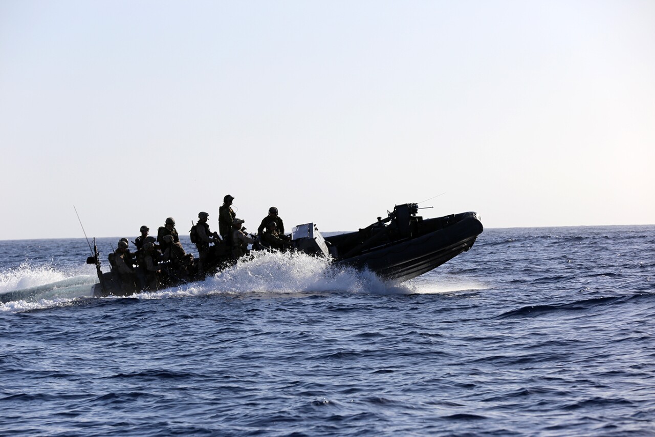 11th Marine Expeditionary Unit conducts visit board search and seizure