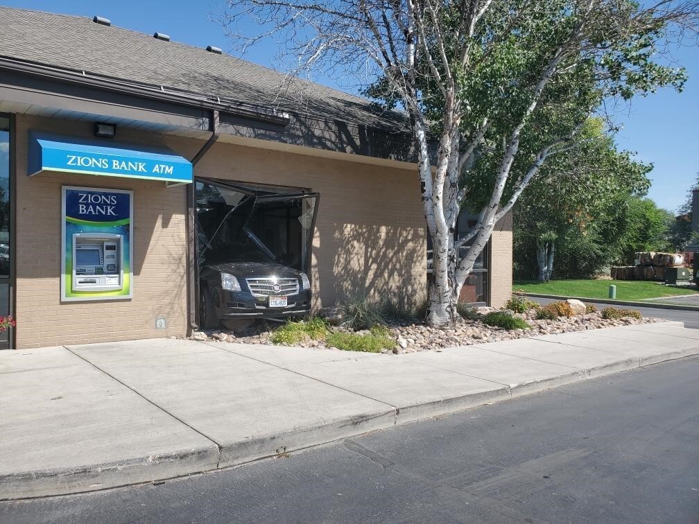 thumbnail_Zions Bank (Outside).jpg