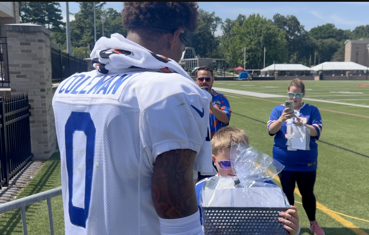 Keon Coleman gives Logan Bittner a gift basket