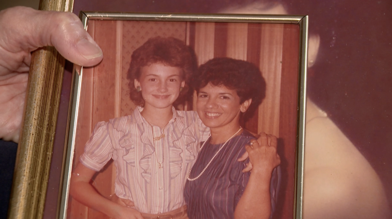 After the party, the sisters said goodnight in the parking lot