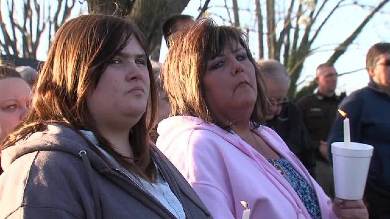 GALLERY: Candlelight vigil for Shaylyn Ammerman