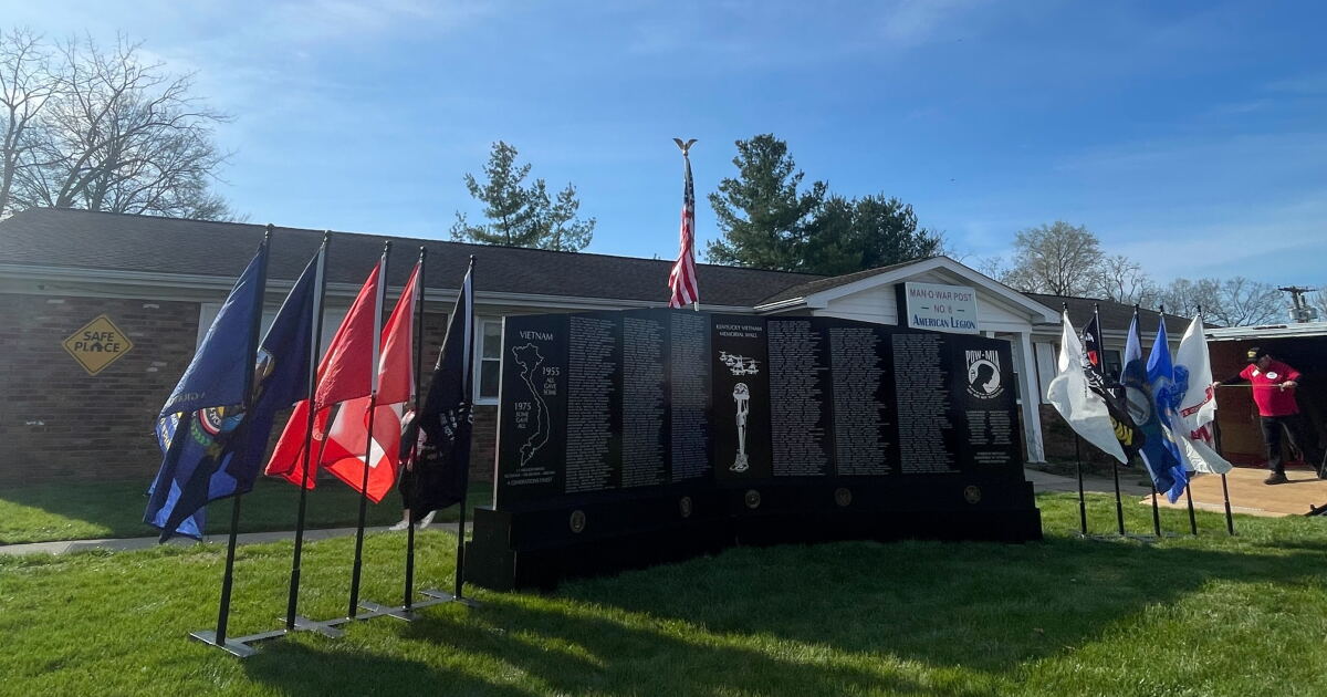 Traveling Vietnam Memorial honors heroes - Vimarsana News