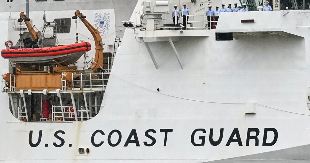 Coast Guard searching for plane with 6 aboard that lost contact on trip from Bermuda to Boston