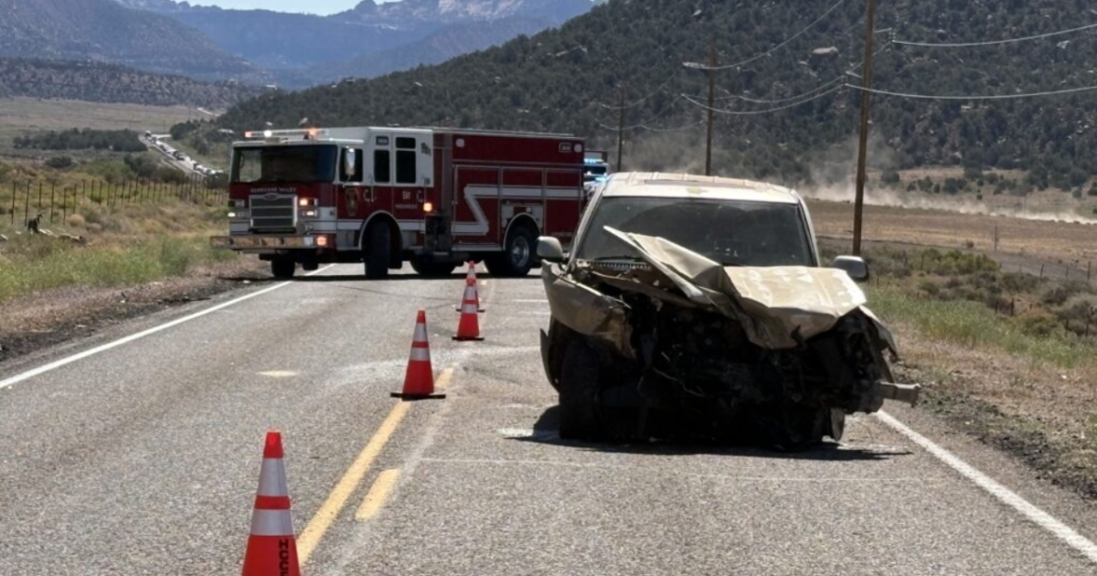 One dead after multiple vehicles crash in Washington County, closing SR-59