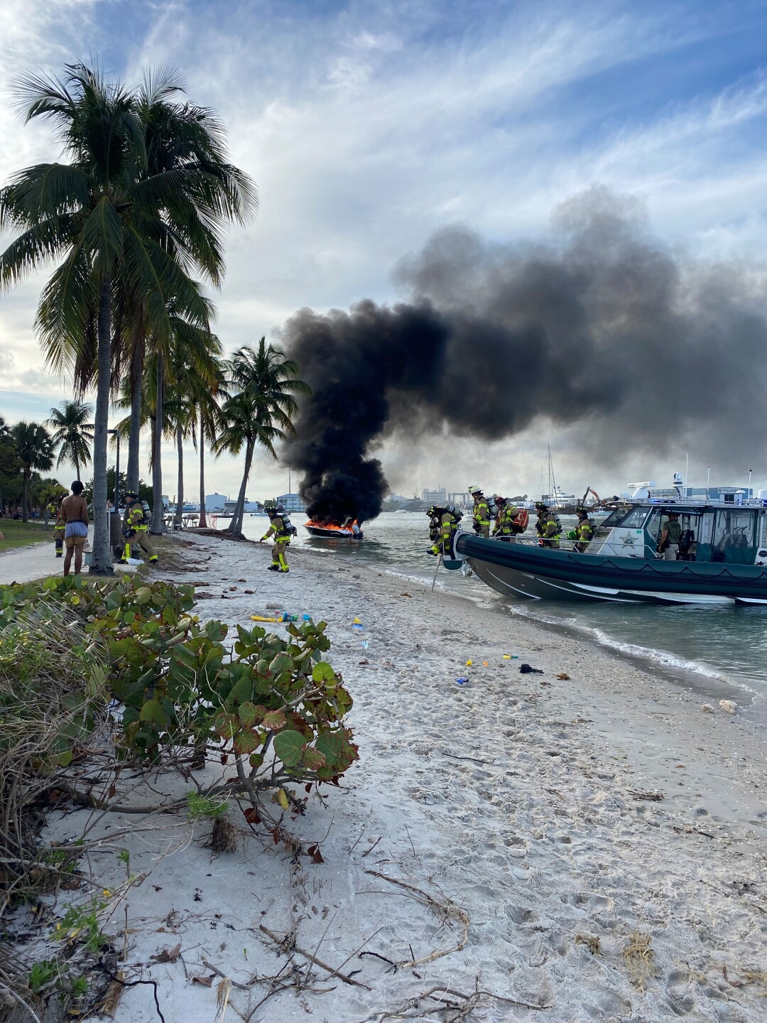 Boat fire near Peanut Island.jpg