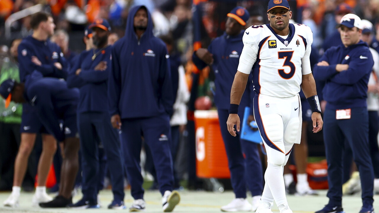 Broncos Raiders Football