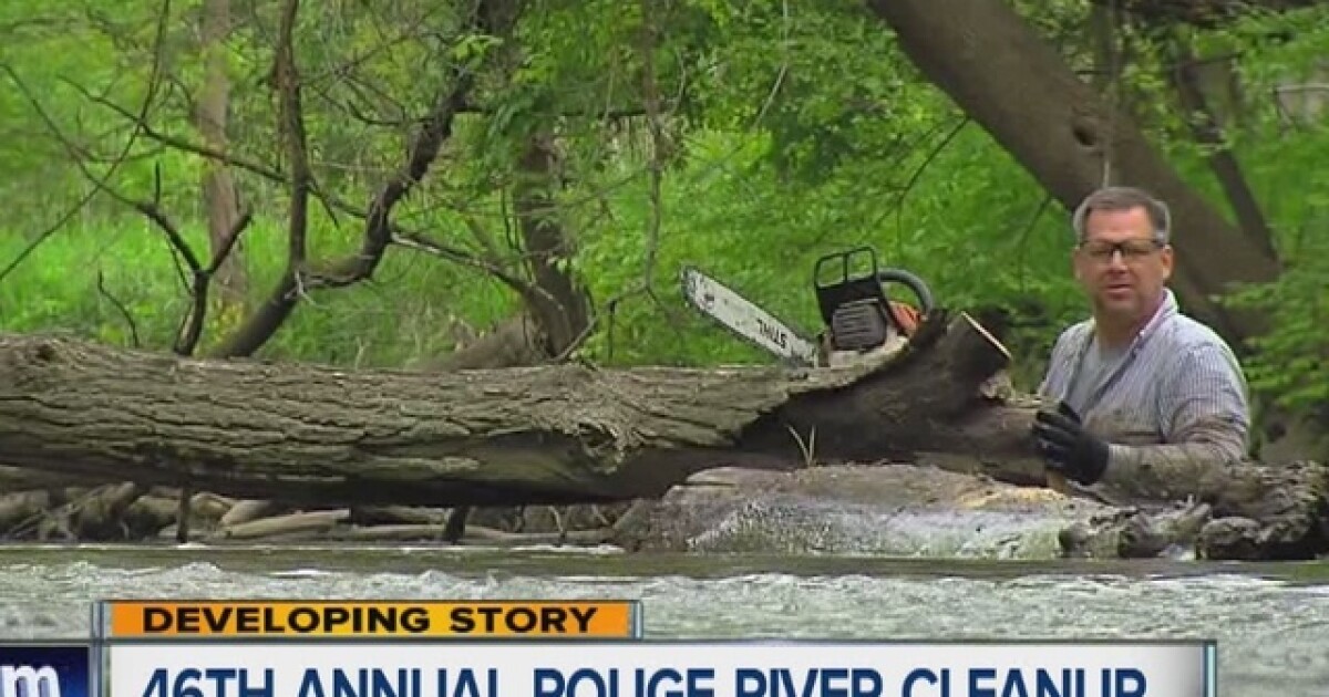 Hundreds work to clean Rouge River on Saturday Hundreds work to clean Rouge River on Saturday