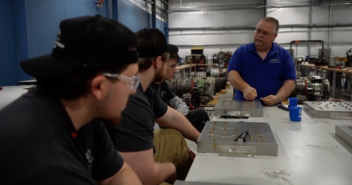 New aircraft mechanic school helps grow trained workforce for CVG - Vimarsana News