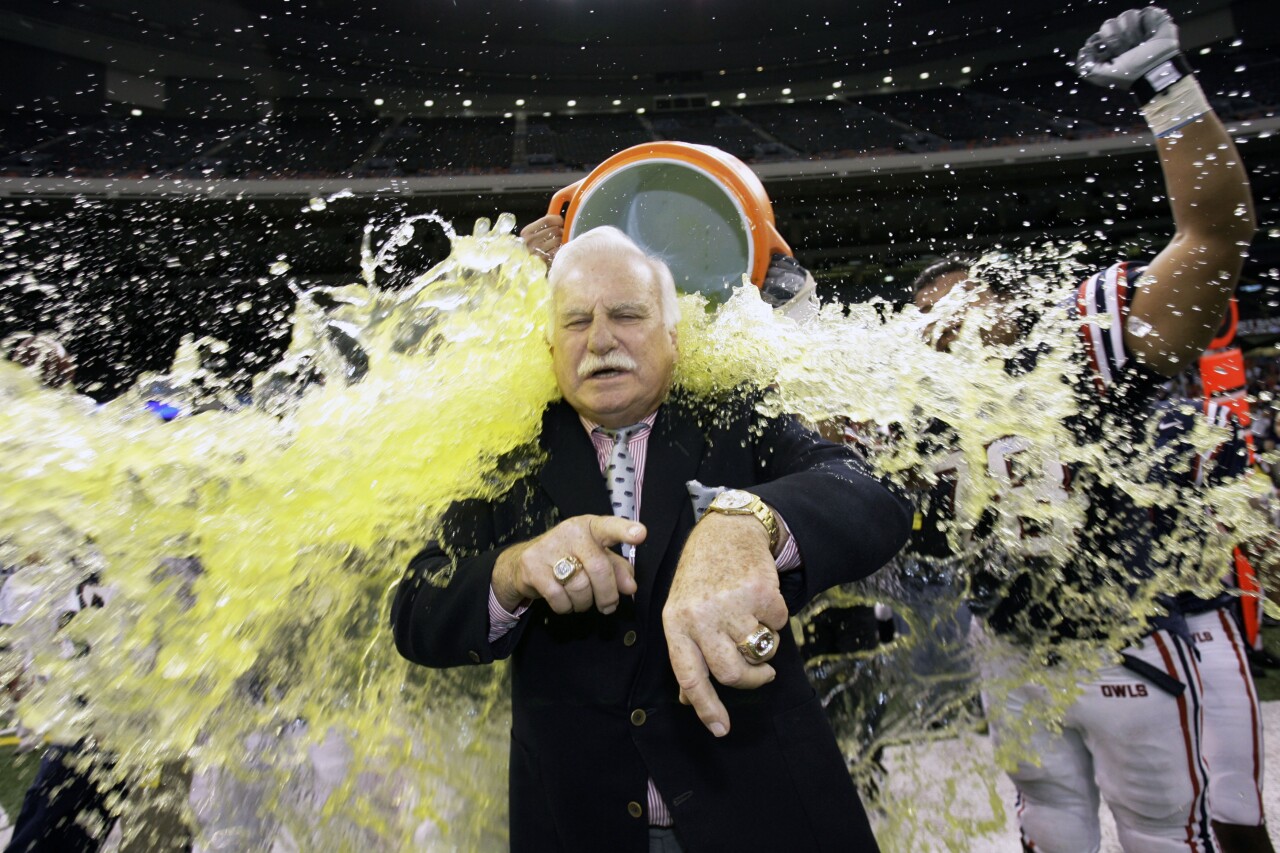 FAU Owls head coach Howard Schnellenberger gets Gatorade bath after 2007 New Orleans Bowl win