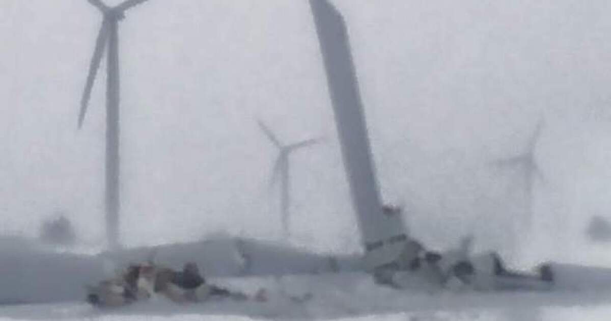 PHOTOS Wind turbine comes down in Huron County