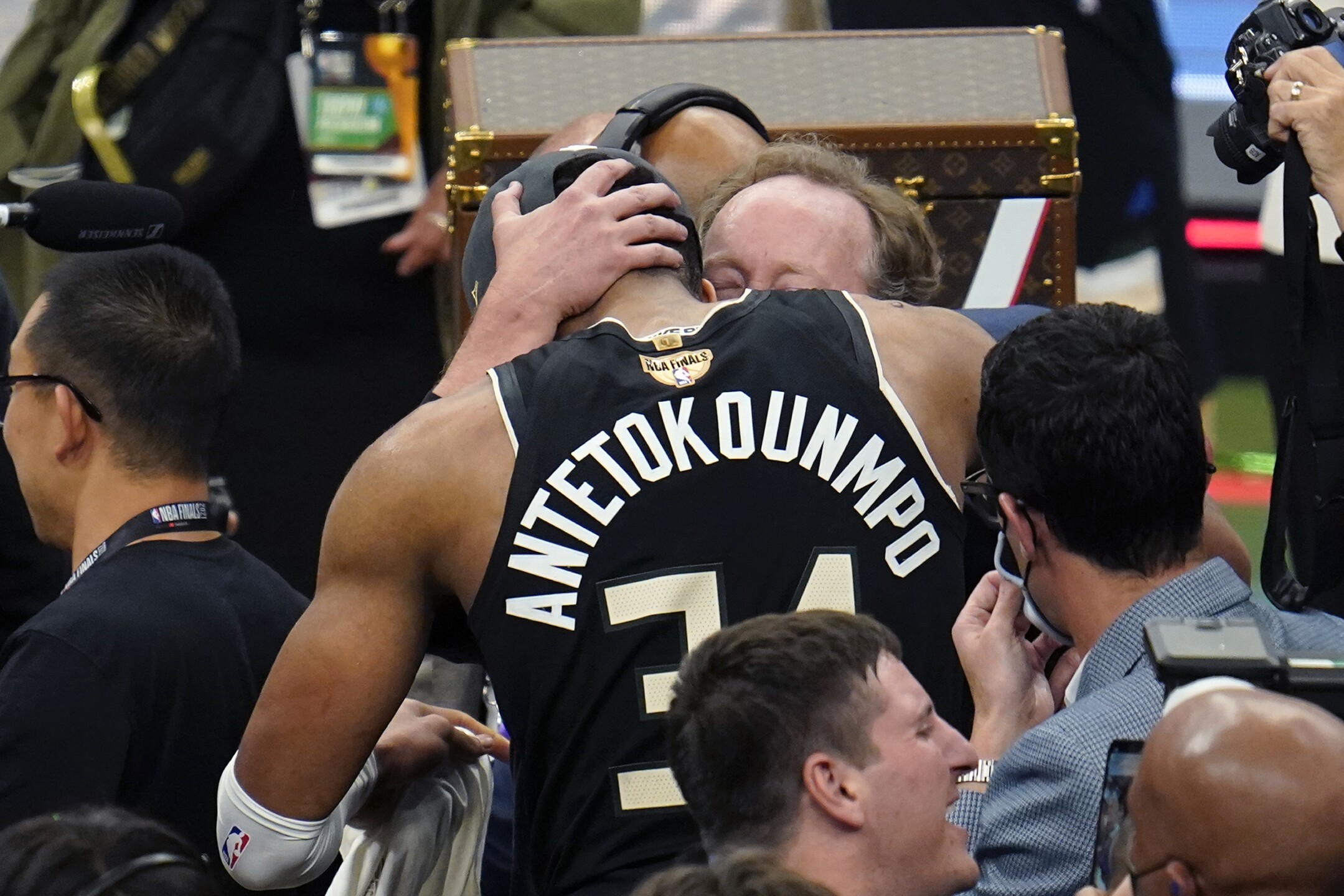 10 of the best photos from the moment the Bucks won the NBA
