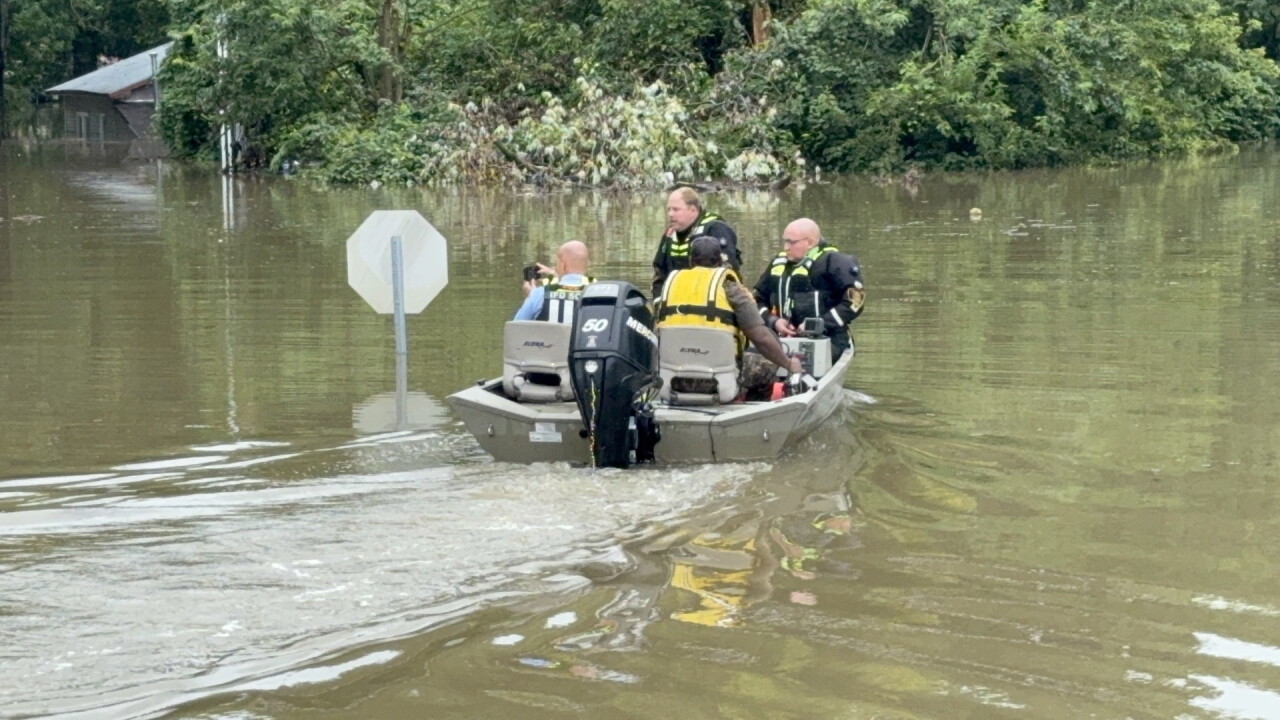 Indianapolis crews rescue people, shelters open, volunteers assist amid flooding