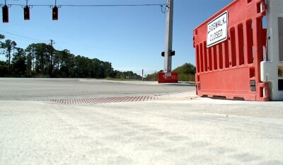 Traffic light at Glades Cut Off and Commerce Center Drive 
