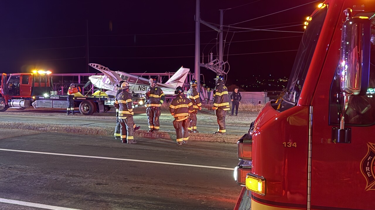 Small plane crashes in Castle Rock, temporarily shutting down traffic north of Cedar Hill Cemetery_1.jpeg