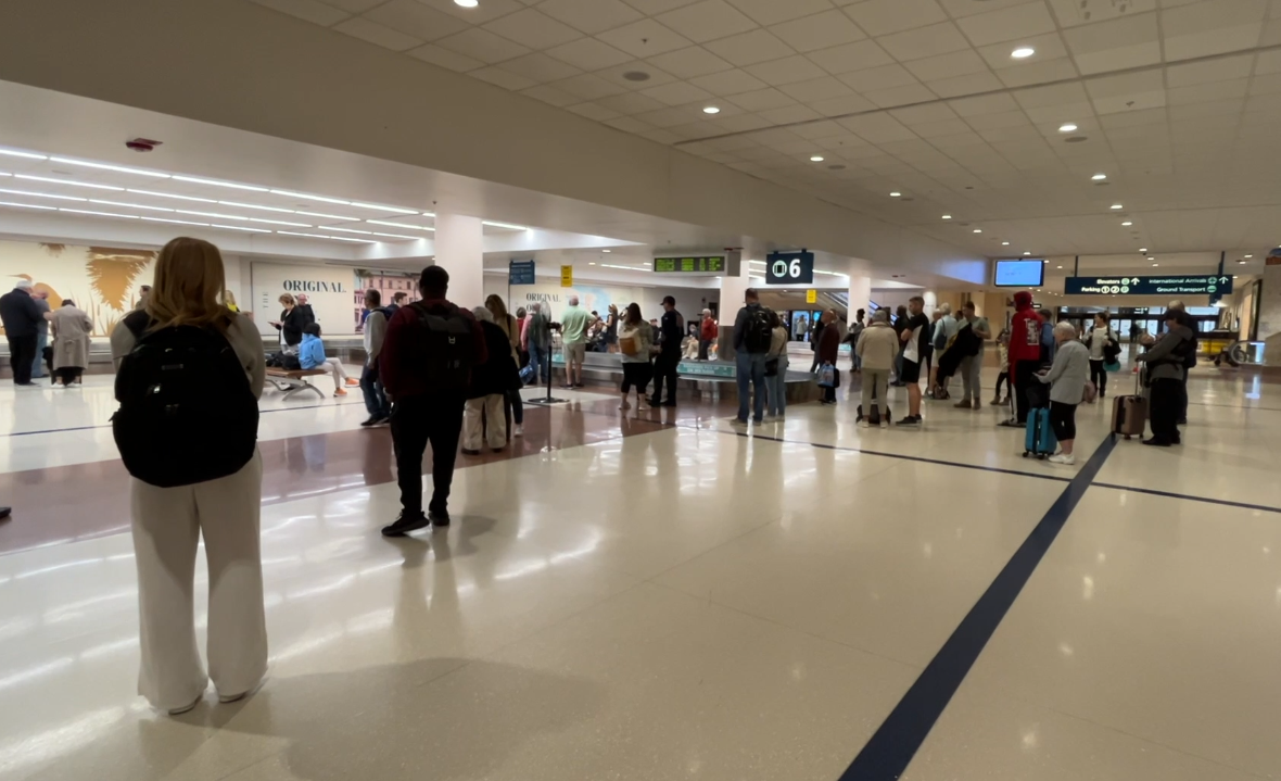 The situation at baggage claim at PBIA. Nov. 26, 2023.png
