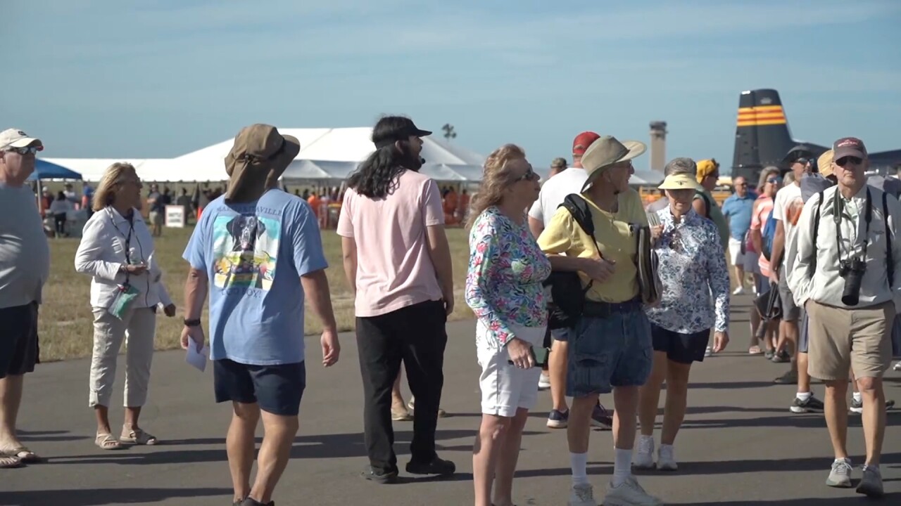 The crowd from the Florida International Air Show in 2023 viewing the planes.