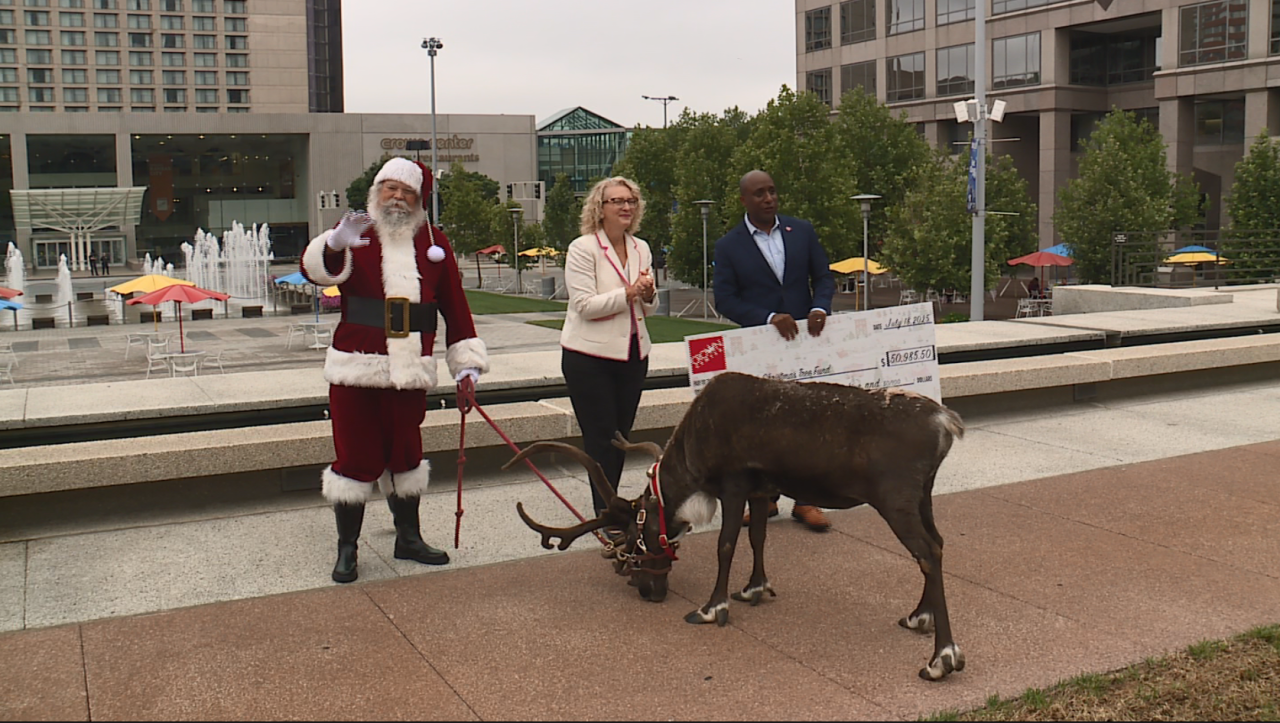 Mayor's Christmas Tree Fund donation