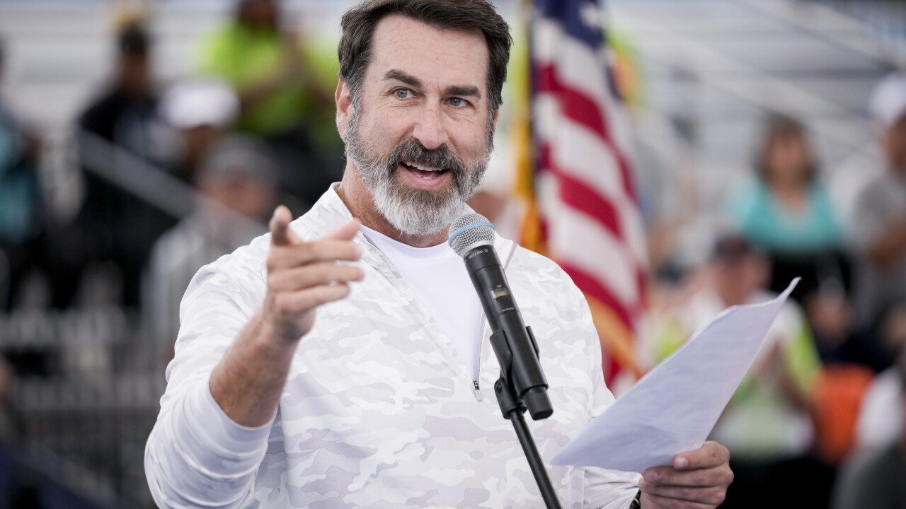 Troy Riggle Rob Riggle to co-host return of Chiefs' 'World’s Largest Tailgate'