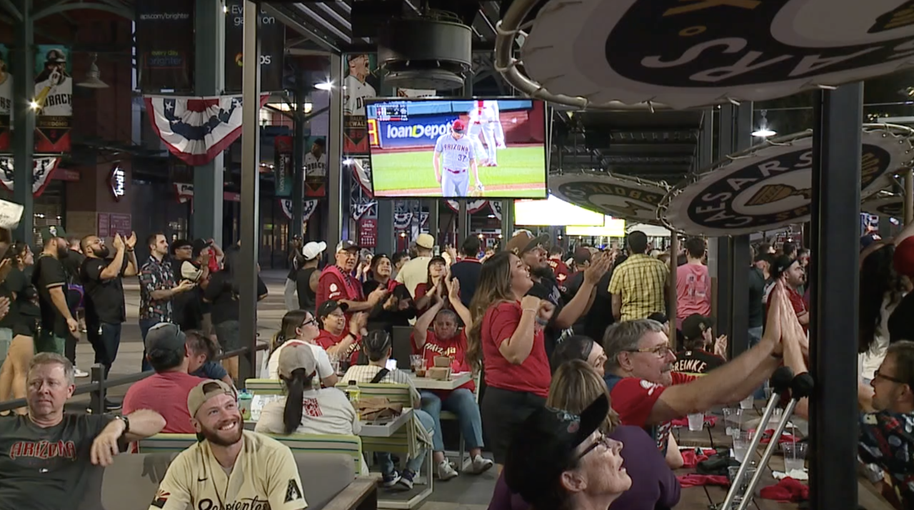 D-backs fans cheering