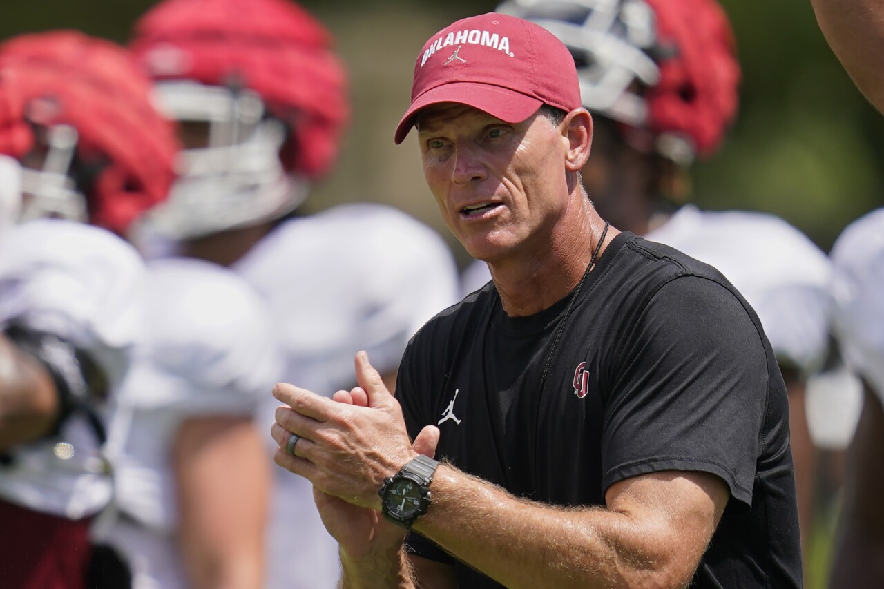 Oklahoma Sooners head coach Brent Venables during practice, Aug. 10, 2022