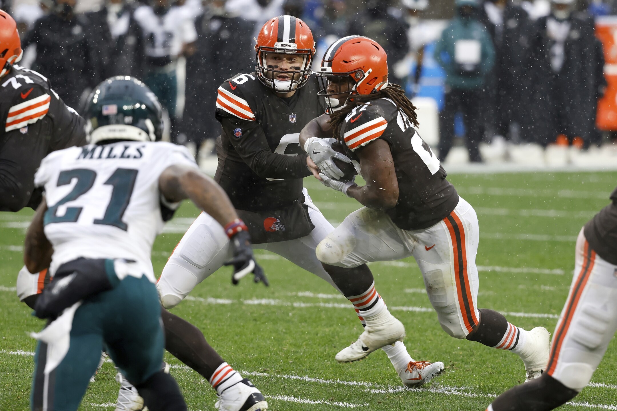 PHOTOS Browns take down Eagles, 2217