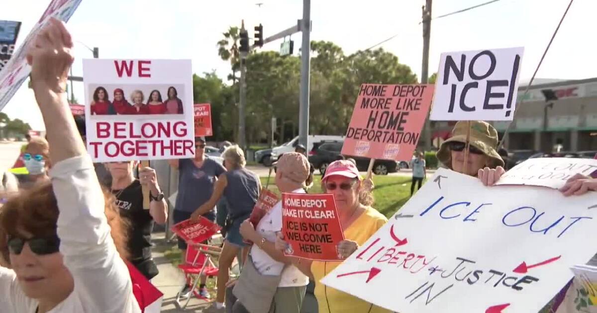 Anti-ICE protesters gather in Boca Raton as tensions rise over federal immigration enforcement