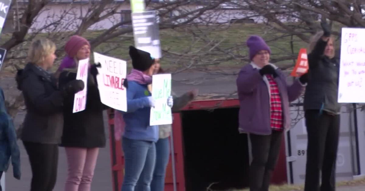 Great Falls Public Schools office staff picket for higher wages - Vimarsana News