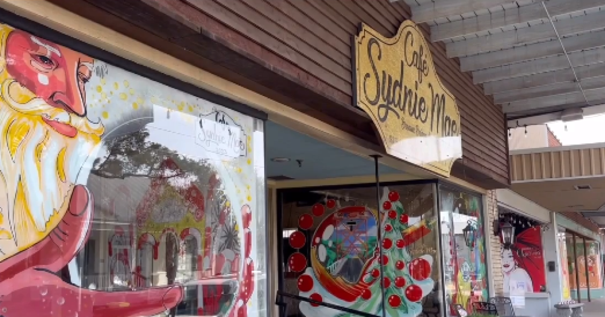 Local Breaux Bridge artist painting the city in her murals - Vimarsana News